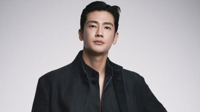 구자성, 우월 피지컬과 세련된 아우라…새 프로필 공개