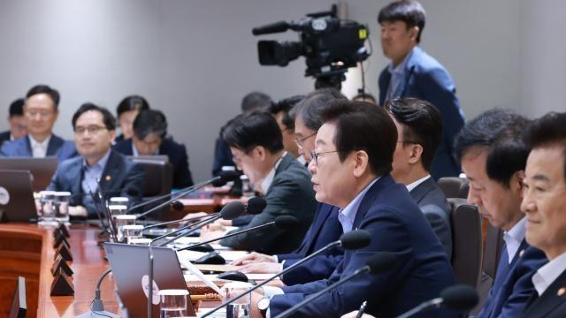 李 