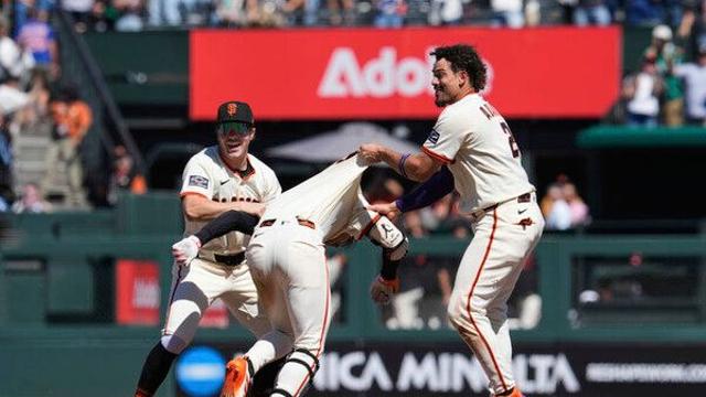 MLB 첫 끝내기 후 줄행랑…이정후 