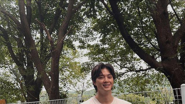 김지훈, 스트리트 무드 담은 그래픽 슬리브리스룩