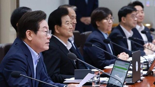 李대통령, 민주당 의원들과 오찬서 
