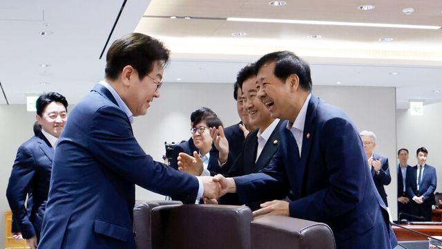 내년 예산 728조, 이 대통령 “회복 마중물”...국민의힘 “재정 파탄”