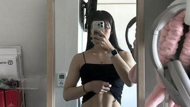 복근 사진에 