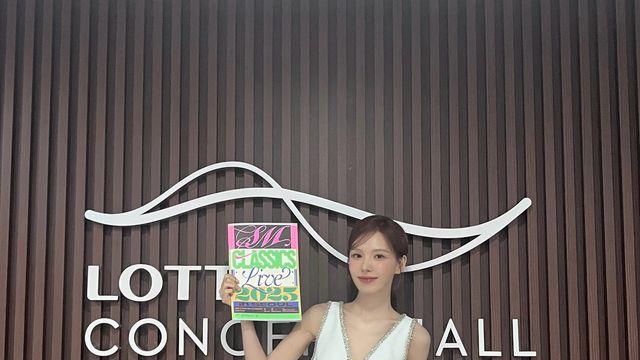 “클레비지 라인, 이렇게 예뻤나?” 웬디의 화이트 드레스가 남긴 디테일