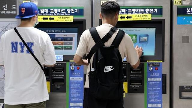 내년부터 교통비 확 줄어든다…정부, 전 국민 위한 ‘대중교통 패스’ 발표