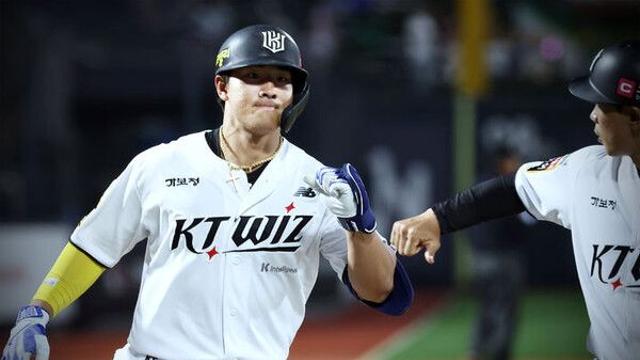 8월 타율 0.239·홈런 0개…KT 안현민에게 찾아온 '성장통'
