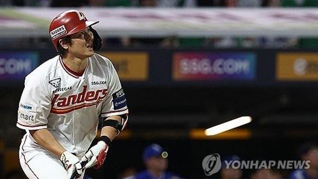 최정, 멀티홈런으로 5타점 수확…SSG, 하루 만에 3위 복귀(종합)