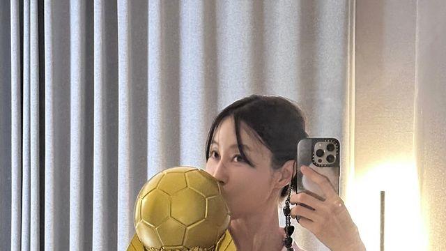 구척장신 차서린, 황금 트로피와 함께한 핑크 홈스타일 공개