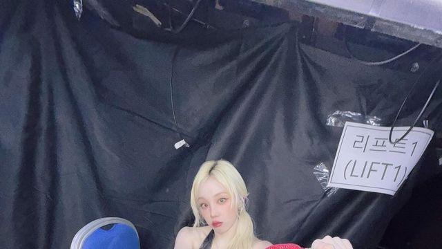 아이들 우기, 레드 마이크로 무대 장악한 백스테이지 카리스마