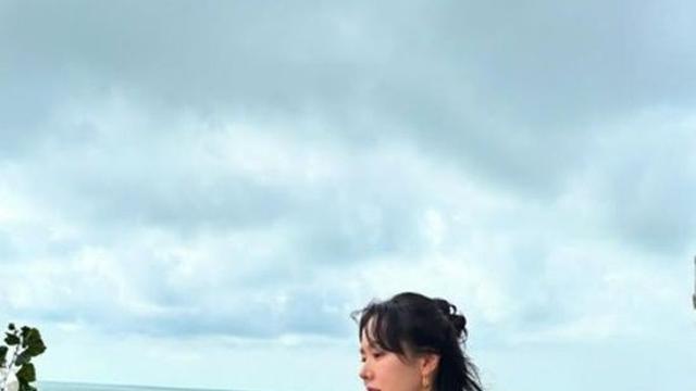 아역 홀대 논란 딛고 베니스行…손예진, '우아함 폭발' 올블랙 여신 [엑's 이슈]