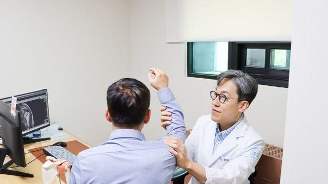 어깨 통증 주범 회전근개파열, 수술 필요한 경우 따로 있다