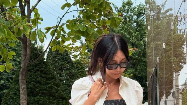 황신혜, 도회적 감성 담은 레이어드 스타일로 시선 강탈