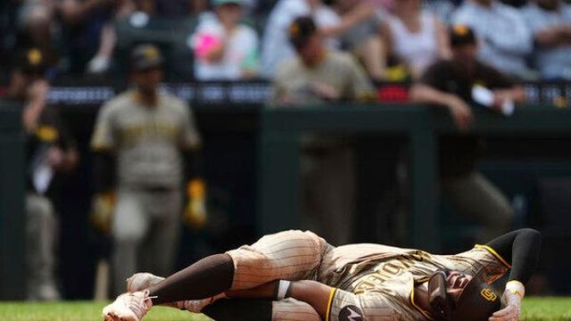 MLB 샌디에이고 대형 악재…주전 유격수 보가츠, 왼발 골절로 이탈