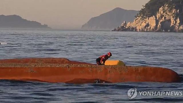 19명 탄 낚싯배 다른 어선과 충돌해 전복…쌍방과실 추정(종합)