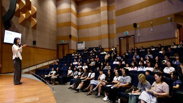 충주시 교육발전특구 학부모 특강 성황…소통 해법 제시
