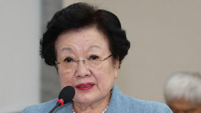 與 