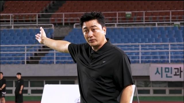 안정환, 경기 중 극대노에 박항서 연행까지…무슨 일?