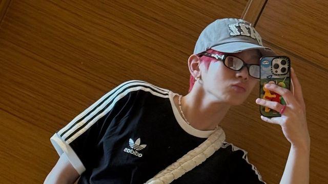 키, 흑백 스트릿 무드로 선보인 거울 셀카