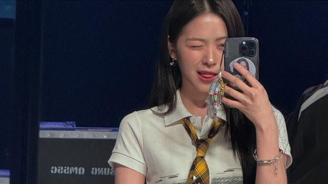 류진, ‘Girls Will Be Girls’ 쇼케이스 직캠 비하인드룩 화제