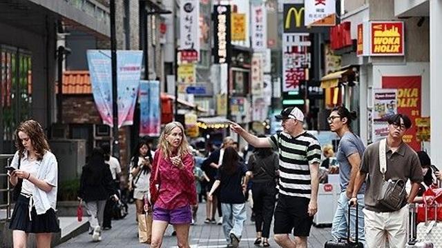 [이제는 K관광] ③ 유통가 외국인맞이 분주…