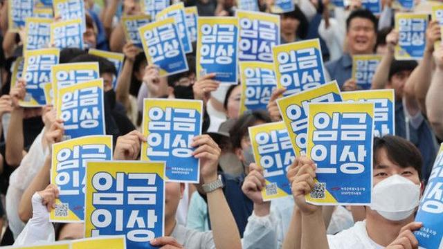 '9년 만에 최고' 내년 공무원 보수 3.5%↑…공직 엑소더스 잦아들까
