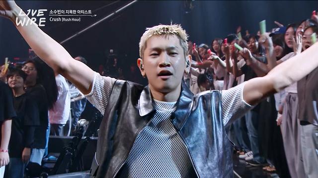 크러쉬, “허리디스크 수술 후 큰 위로” 러브콜 보낸 가수는? (라이브 와이어)