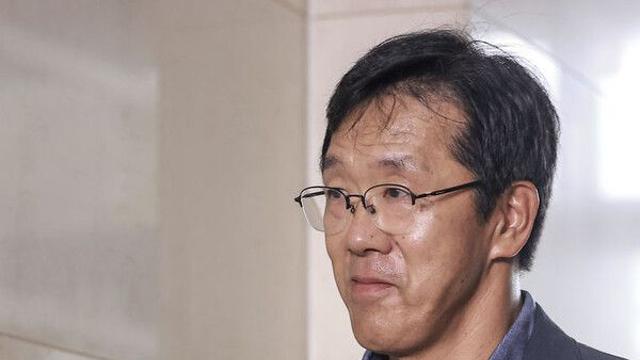 황유성 전 방첩사령관 해병특검 출석…'수사 외압' 질문에 침묵