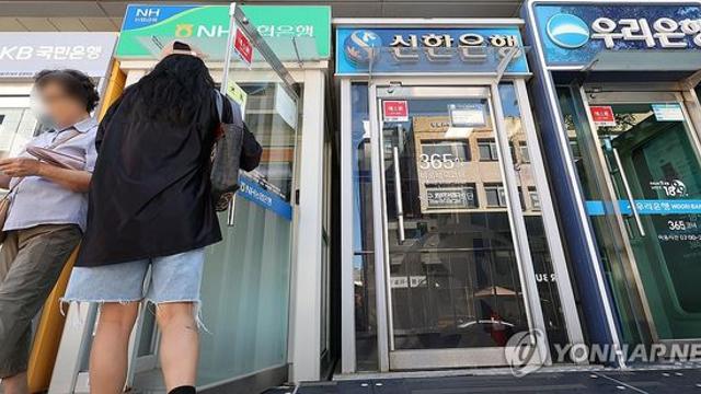 '이자장사' 지적에도 커지는 예대금리차…KB, 공시이래 최대