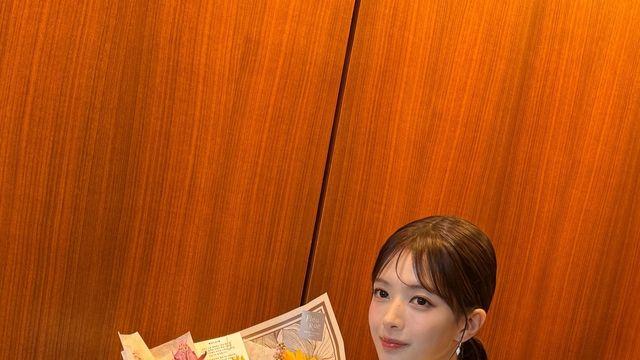 노정의, 우아한 자태와 플라워 부케로 청순美 발산