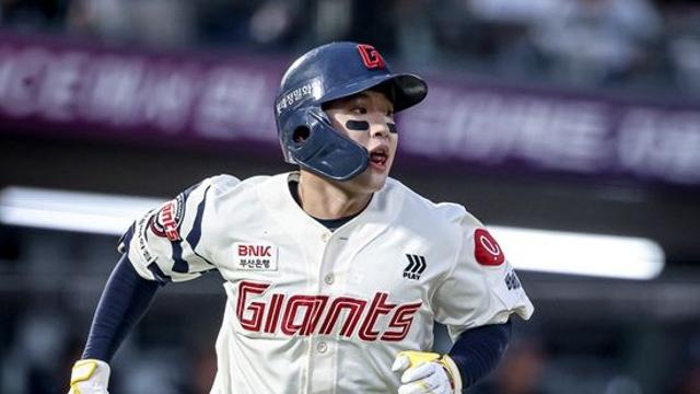 나균안 조기 강판 악재 극복! 롯데, 두산 5-1 격파→4위 수성…이호준 선제포+불펜 총력전 성공 [부산:스코어]