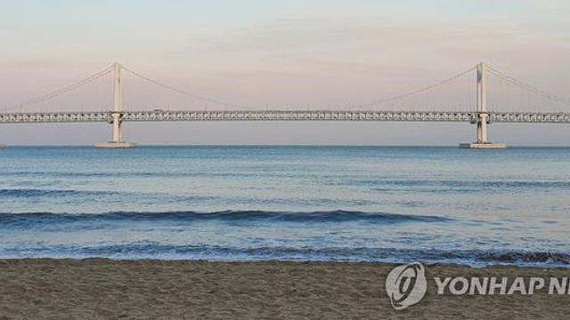 부산 광안리서 바다 수영하던 60대 숨져