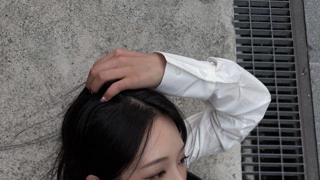 노지선, 블랙&화이트로 담은 시크한 모먼트