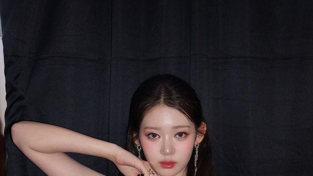 베이비몬스터 로라, 블루 톤 의상으로 청량한 매력 발산