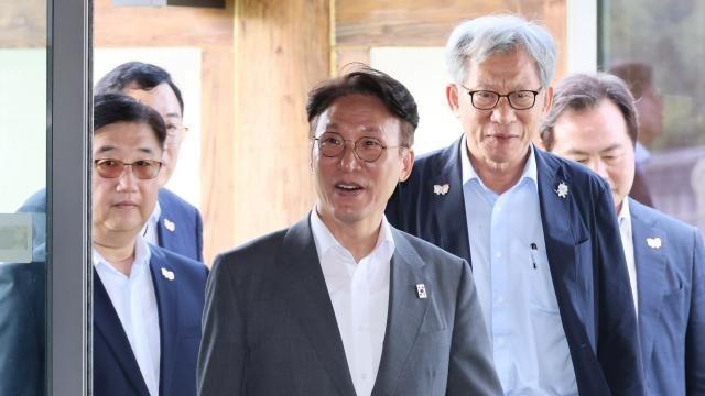 김민석, 檢개혁 논의 위해 법무·행안 장관 만났다...당정 이견설 속 긴급 회동