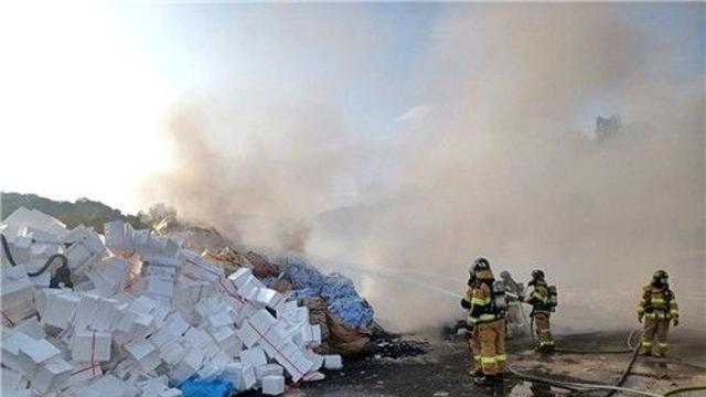 시흥 자원순환시설 야적장서 화재…인명피해 없어