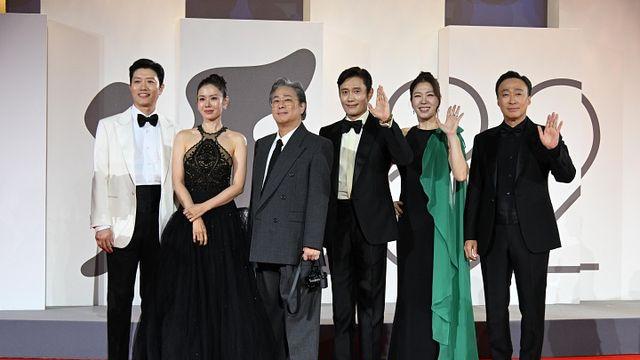 베니스도 사로잡은 '어쩔수가없다', 쏟아지는 찬사 세례…화제작 등극