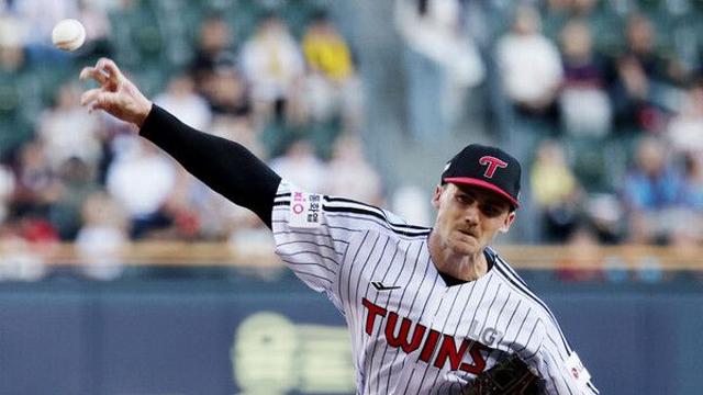'4전 4승' 톨허스트 활약에 염경엽 LG 감독 