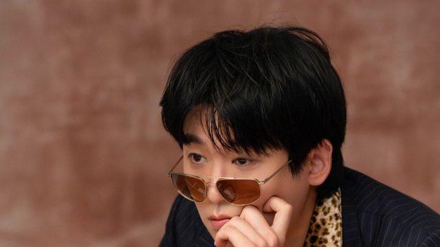 조현철, ‘백 투 더 1980’…한껏 ‘깔롱’ 부렸다