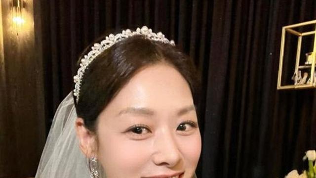 장신영 `웨딩스레스` 또 입었다…왜?
