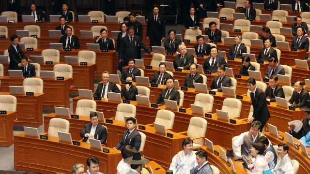 첫 날부터 ‘드레스 코드 전쟁’… 9월 정기국회 극한 갈등 예고