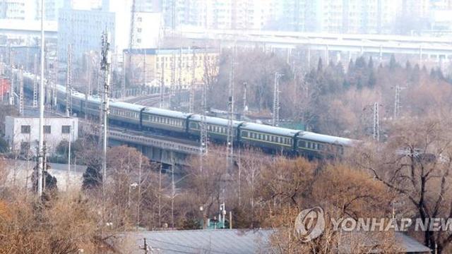 김정은, '집무실 특별열차' 타고 평양→베이징 1천300여㎞ 이동