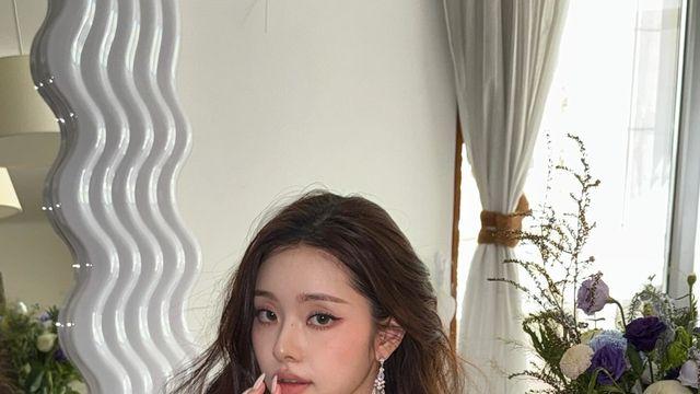 프리지아 송지아, 벨벳 드레스와 뷰티 아이템으로 완성한 럭셔리 무드