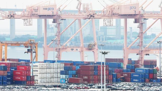 [종합] 반도체 151억弗 '역대 최대'에 8월 수출 1.3% 증가…대미수출 12%↓
