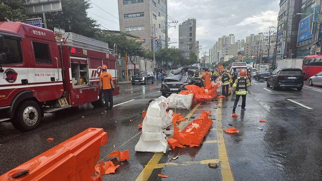 만취 상태로 중앙분리대 넘어 '쾅'…음주운전 20대 입건
