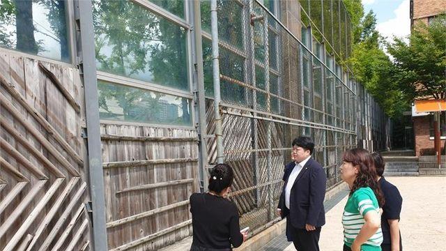 수원시의회 배지환 의원, 매탄중학교 학교 시설 안전성 점검