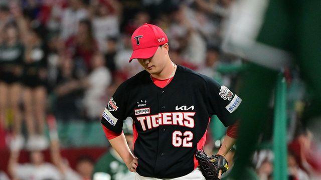 '7번째 블론세이브' 또 고개 숙인 타이거즈 클로저…KIA, 불펜에 변화 줄까 [수원 현장]