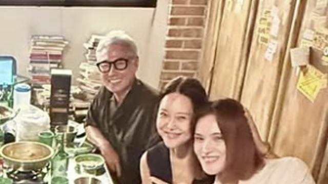 ‘조정석♥’ 거미, 둘째 임신 D라인 포착…회식 자리서 미소