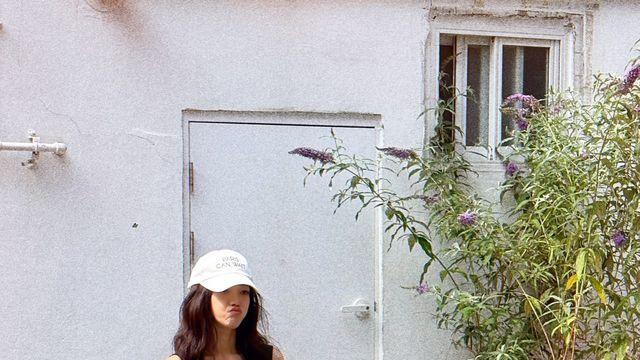 ‘176cm 요가 여신’ 서하얀의 도심 블랙 드레스 공식… 볼캡·메쉬백·스니커즈로 완성한 꾸안꾸 교과서