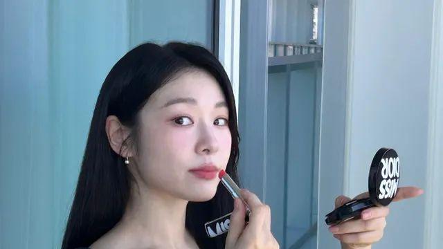 김연아, 오프숄더 한 끗으로 완성한 ‘콰이어트 럭셔리’의 정석