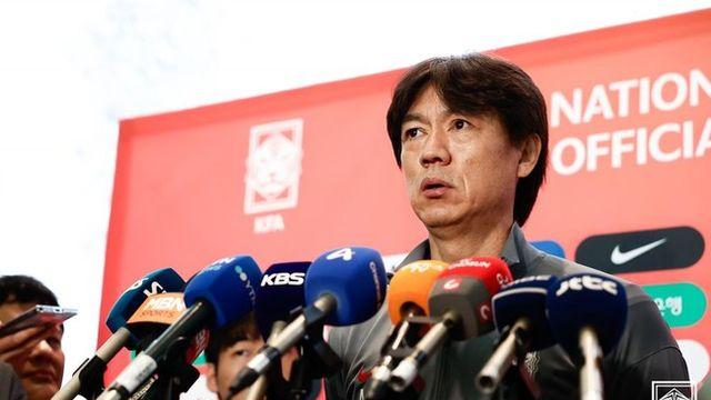 [IN ISSUE] 다시 ‘주장 교체 가능성’에 입 연 홍명보 감독 “충분한 시간 있어, 가장 좋은 결과 얻겠다”